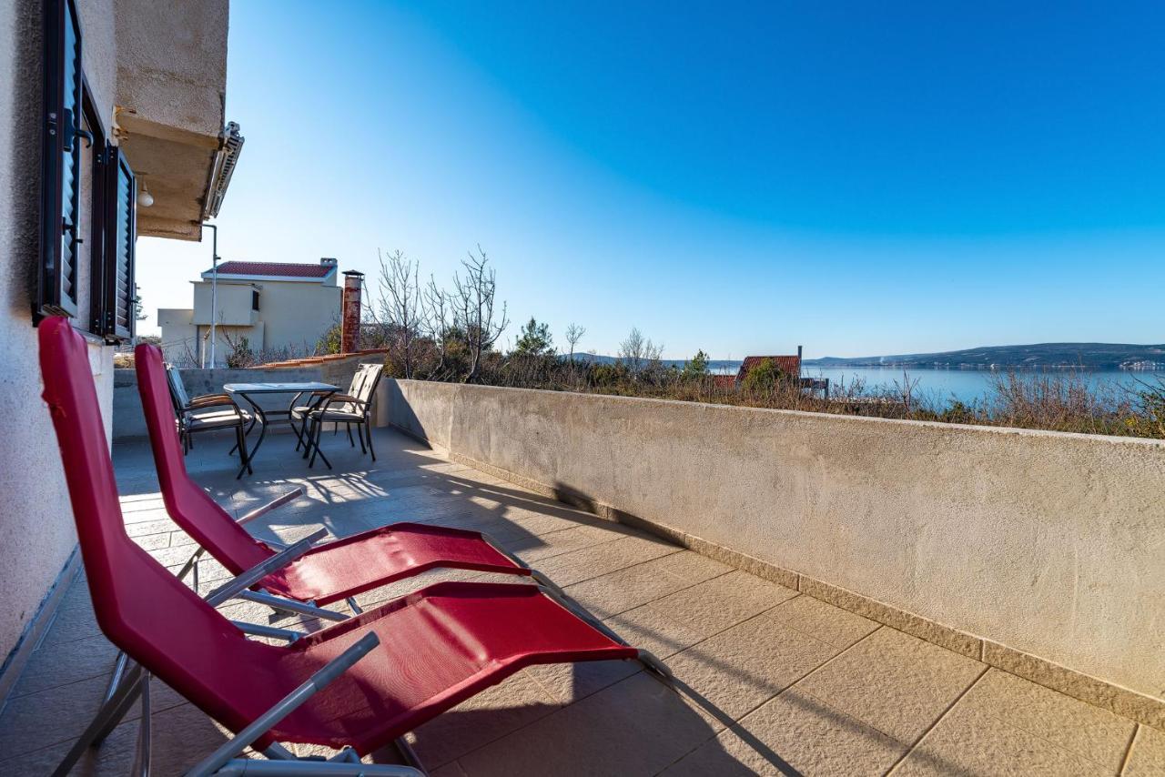 Apartment Sea And Mountain With Pool 노비그래드달마샤 외부 사진